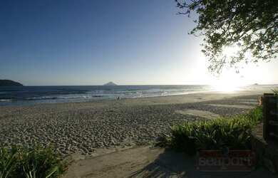 Imagem: A casa em condomínio possui 4 Dormitórios, 3 Banheiros, 2