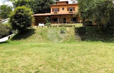 Imagem: A casa em condomínio possui 4 Dormitórios, 5 Banheiros, 4