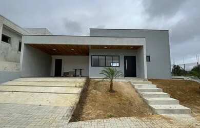 Imagem: A casa em condomínio possui 3 Dormitórios, 4 Banheiros, 2