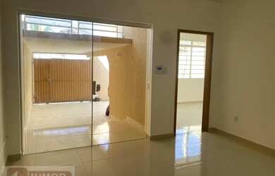 Imagem: A casa possui 5 Dormitórios, 4 Banheiros, 2 Vagas na garagem