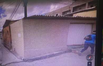 Imagem: A casa possui 2 Dormitórios, 1 Banheiro, 1 Vaga na garagem