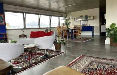 Imagem: O apartamento possui 4 Dormitórios, 4 Banheiros, 2 Vagas na