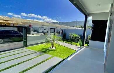 Imagem: A casa possui 3 Dormitórios, 3 Banheiros, 1 Vaga na garagem