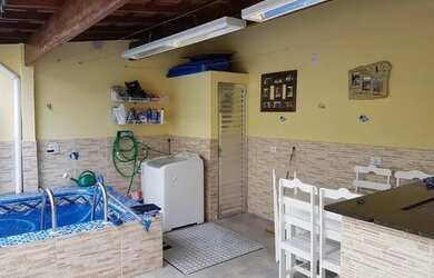 Imagem: A casa possui 2 Dormitórios, 3 Banheiros, 2 Vagas na garagem