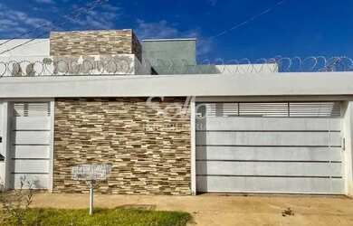 Imagem: A casa possui 2 Dormitórios, 1 Banheiro, 2 Vagas na garagem