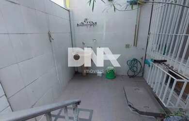 Imagem: A casa possui 3 Dormitórios, 2 Banheiros, 1 Vaga na garagem