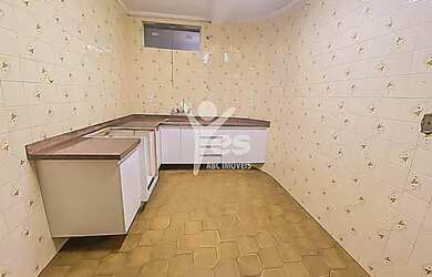 Imagem: A casa possui 3 Dormitórios, 3 Banheiros, 3 Vagas na garagem