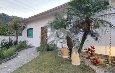 Imagem: A casa em condomínio possui 4 Dormitórios, 5 Banheiros, 4