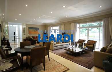 Imagem: A casa em condomínio possui 5 Dormitórios, 1 Banheiro, 5 Vagas