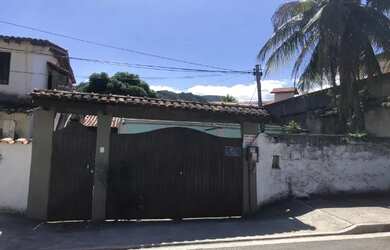 Imagem: A casa possui 2 Dormitórios, 1 Banheiro, 4 Vagas na garagem