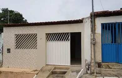 Imagem: A casa possui 2 Dormitórios, 1 Banheiro, 1 Vaga na garagem