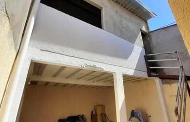 Imagem: A casa possui 3 Dormitórios, 1 Banheiro, 1 Vaga na garagem