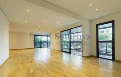 Imagem: O apartamento possui 4 Dormitórios, 2 Banheiros, 4 Vagas na