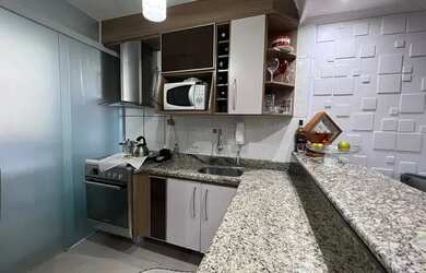 Imagem: O apartamento possui 2 Dormitórios, 1 Banheiro, 1 Vaga na garagem