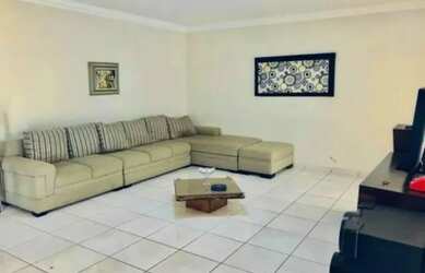 Imagem: A casa possui 2 Dormitórios, 2 Banheiros, 1 Vaga na garagem