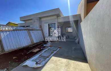 Imagem: A casa possui 3 Dormitórios, 1 Banheiro, 1 Vaga na garagem