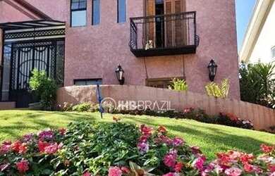 Imagem: A casa possui 4 Dormitórios, 5 Banheiros, 3 Vagas na garagem