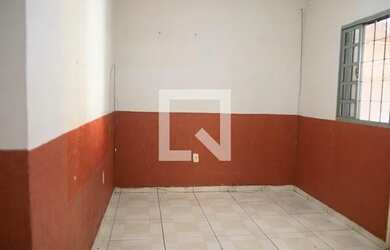 Imagem: A casa possui 3 Dormitórios, 2 Banheiros, 1 Vaga na garagem