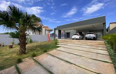 Imagem: A casa em condomínio possui 4 Dormitórios, 4 Banheiros, 4