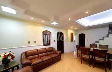 Imagem: A casa possui 4 Dormitórios, 2 Banheiros, 2 Vagas na garagem