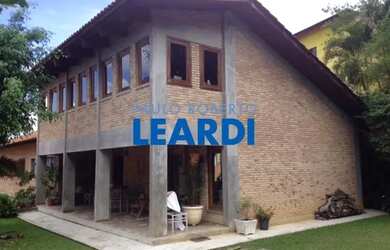 Imagem: A casa em condomínio possui 4 Dormitórios, 2 Banheiros, 3