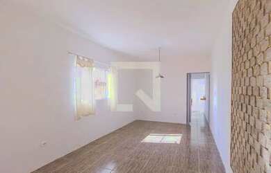 Imagem: A casa possui 2 Dormitórios, 1 Banheiro, 1 Vaga na garagem