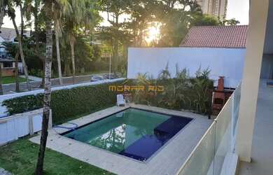 Imagem: A casa em condomínio possui 5 Dormitórios, 5 Banheiros, 4