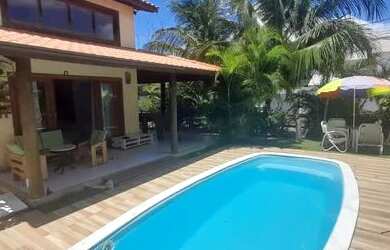 Imagem: A casa possui 4 Dormitórios, 4 Banheiros, 300m² de Área e