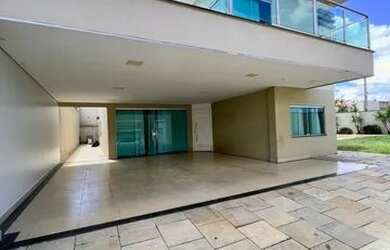 Imagem: A casa possui 4 Dormitórios, 5 Banheiros e está localizado