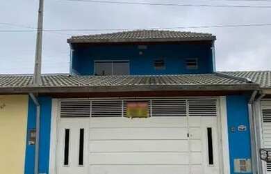 Imagem: A casa possui 5 Dormitórios, 3 Banheiros e 180m² de Área