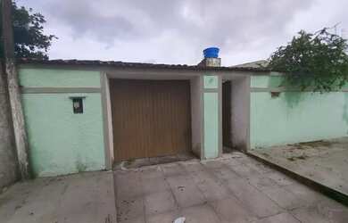 Imagem: A casa possui 2 Dormitórios, 2 Banheiros, 4 Vagas na garagem