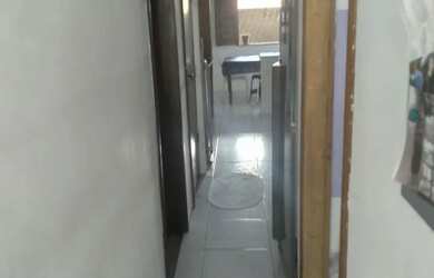 Imagem: A casa possui 2 Dormitórios, 1 Banheiro, 1 Vaga na garagem