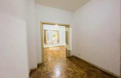 Imagem: O apartamento para alugar possui 1 Dormitório, 1 Banheiro e