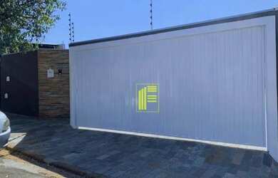 Imagem: A casa possui 3 Dormitórios, 4 Banheiros, 5 Vagas na garagem