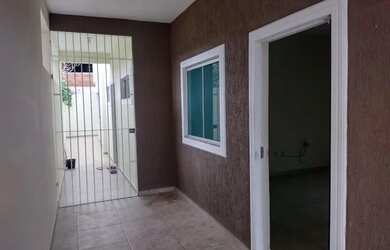 Imagem: A casa possui 1 Banheiro, 2 Vagas na garagem, 40m² de Área