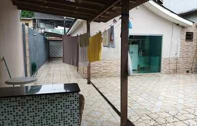 Imagem: A casa para alugar possui 3 Dormitórios, 3 Banheiros, 3 Vagas