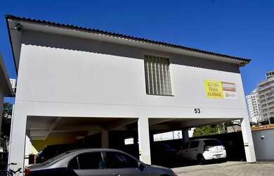 Imagem: A kitnet possui 1 Dormitório, 1 Banheiro, 1 Vaga na garagem