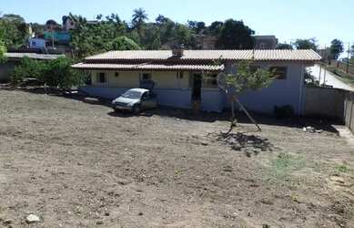 Imagem: A casa possui 2 Dormitórios, 3 Banheiros, 5 Vagas na garagem