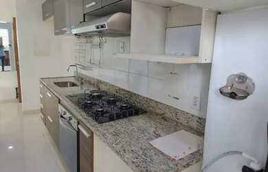 Imagem: O apartamento possui 3 Dormitórios, 1 Banheiro, 2 Vagas na