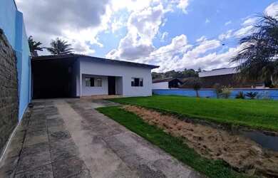 Imagem: A casa possui 4 Dormitórios, 2 Banheiros, 150m² de Área