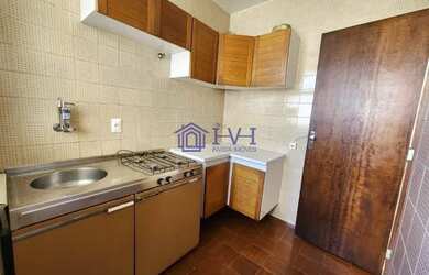 Imagem: O apartamento possui 1 Dormitório, 1 Banheiro, 1 Vaga na garagem