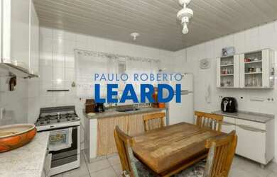 Imagem: A casa possui 5 Dormitórios, 5 Banheiros, 1 Vaga na garagem