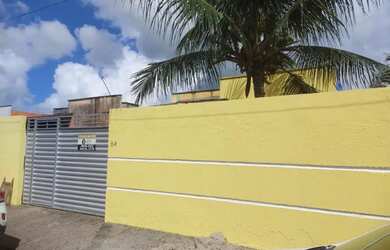 Imagem: A casa possui 2 Dormitórios, 1 Banheiro, 1 Vaga na garagem