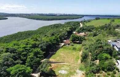 Imagem: O terreno possui 525m² de Área e está localizado em Centro