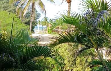 Imagem: A casa possui 4 Dormitórios e Acomodam 15 pessoas e está localizado