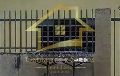 Imagem: A casa possui 4 Dormitórios, 2 Banheiros, 1 Vaga na garagem