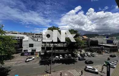 Imagem: O depósito possui 2 Vagas na garagem, 87m² de Área e está