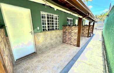 Imagem: A casa possui 2 Dormitórios, 1 Banheiro, 1 Vaga na garagem