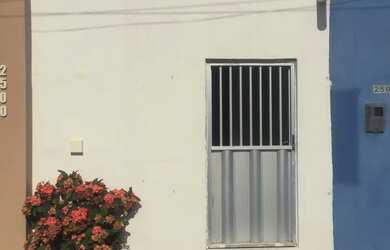 Imagem: A casa possui 1 Dormitório e está localizado em Igapó, Natal