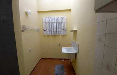 Imagem 8: Alugo excelente quitinete, com cozinha separa, área de serviço e varanda,...